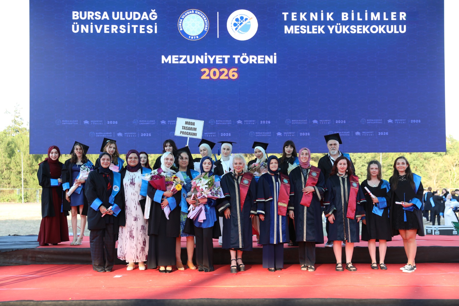 Bursa Uludağ Üniversitesi Teknik Bilimler Meslek Yüksekokulu'nda Mezuniyet Coşkusu